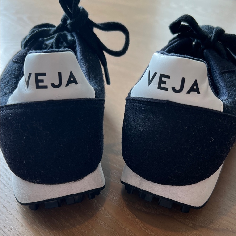 Veja Women’s Black, Blue, White Athletic Sneakers - Size 7 - Picture 3 of 16